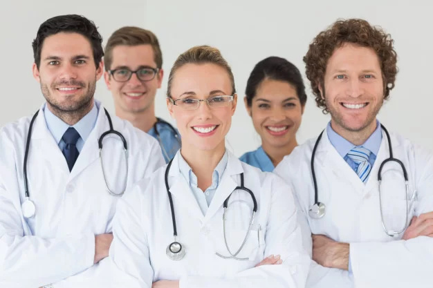 felices enfermeras medicos hospital 13339 6305